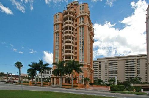 Segovia Tower - Miami Beach Luxury Condos